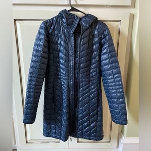 North Face Thermoball Eco quilted hooded puffer parka, navy size small- like new
